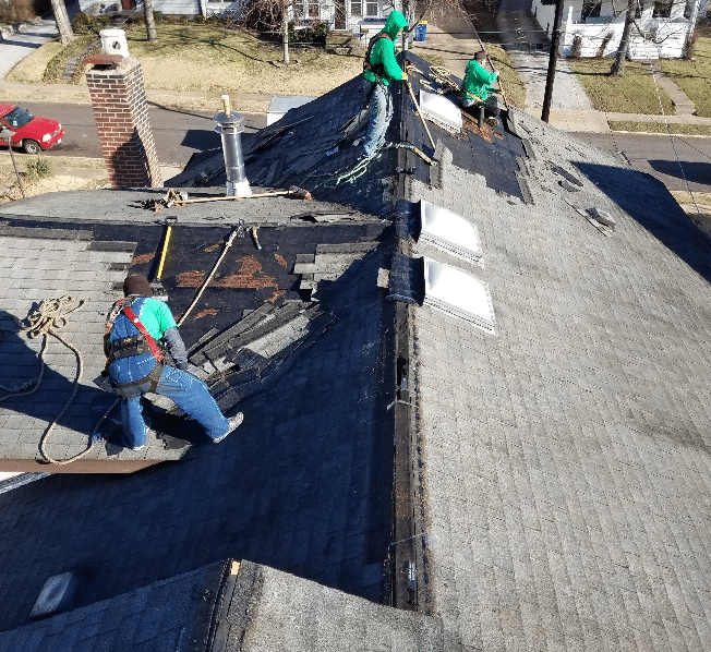 ROOFING CREWS